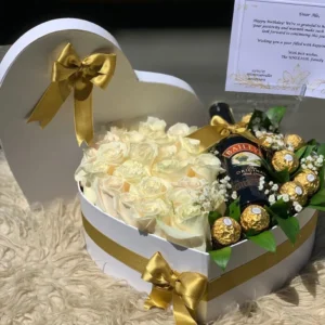 Caja corazon con rosas, chocolates Ferrero Rocher y botella de Bailey's