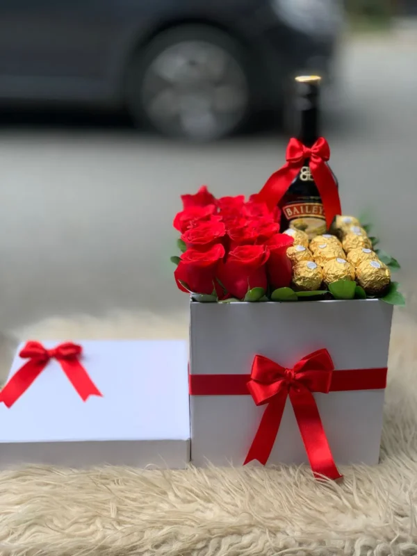 Caja con rosas, chocolates Ferrero Rocher y botella de Bailey's