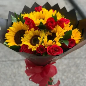 Bouquet de girasoles y rosas