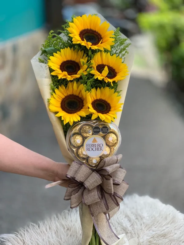 Ramillete en girasoles y caja Corazon Ferrero Rocher